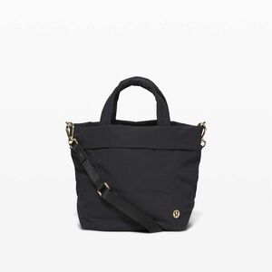 Lululemon on my level bag 5L micro black with gold hardware